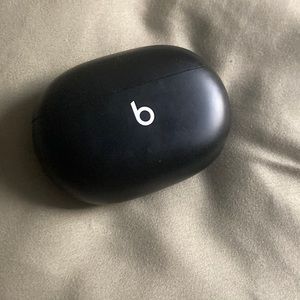 Beats Studio buds, Charging Case With USB-C Charging Cable.